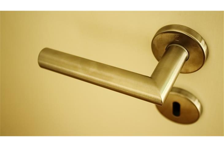 slam lock door knob