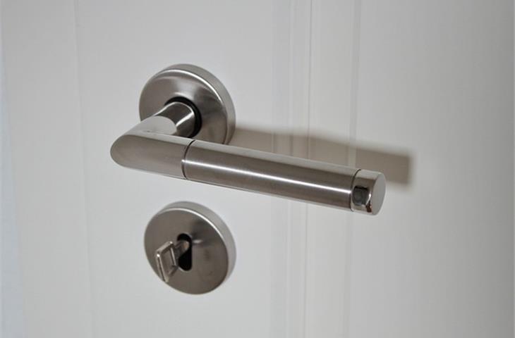 door spring lock