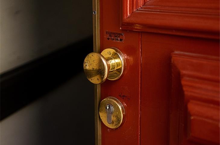 door handles and knobs