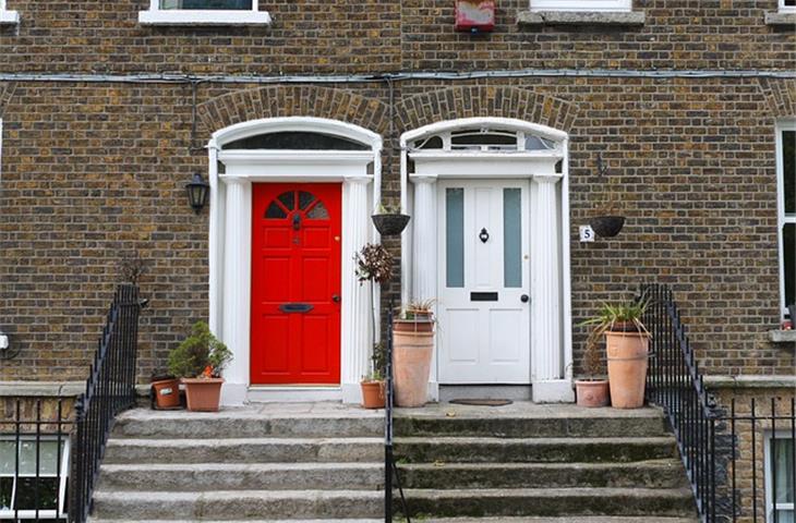 automatic closing door