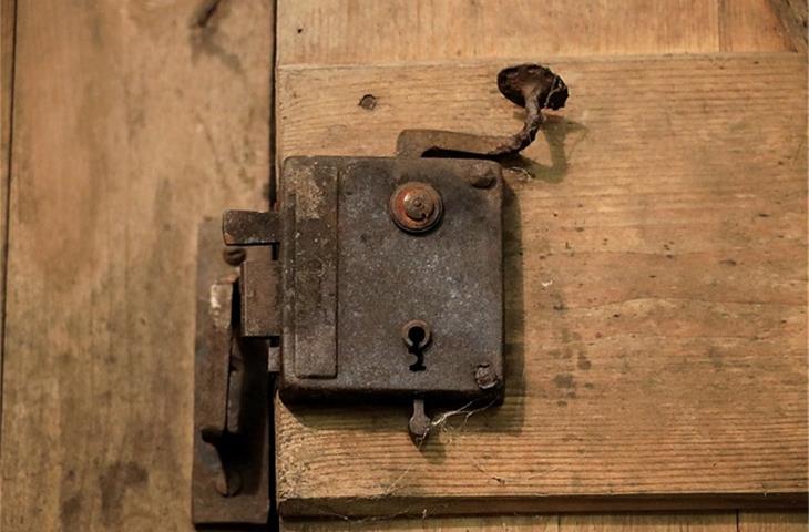 door box lock