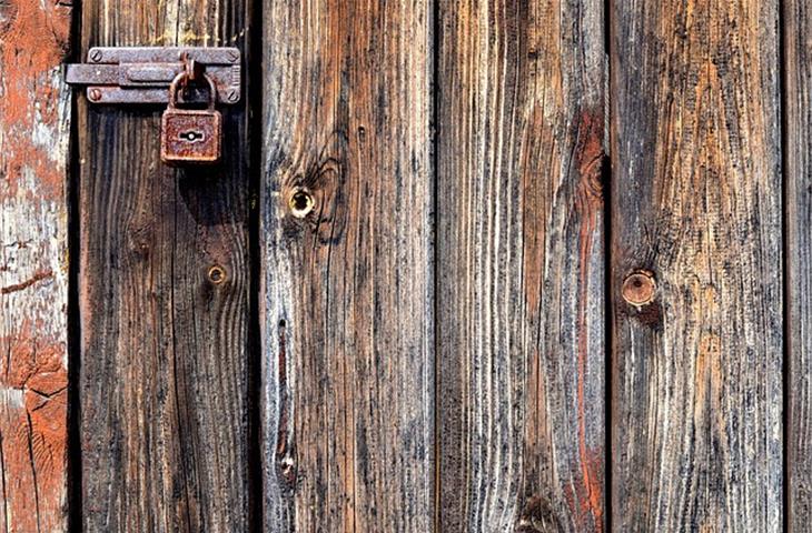 door lock with padlock