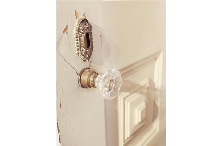 deadbolt lock with door knob