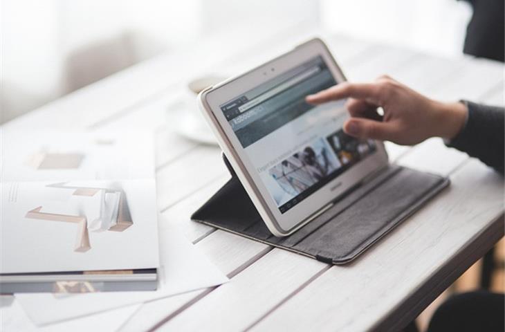 Tablet Stand Spindles