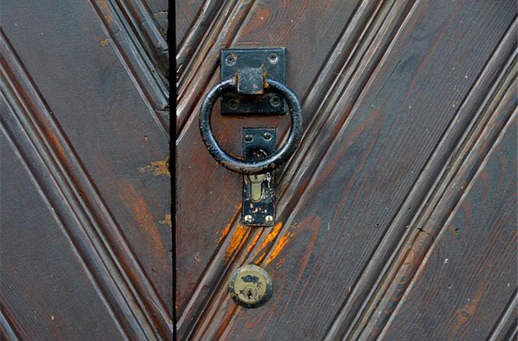 cabinet handle lock with key